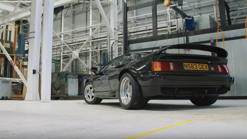 Illustration for article titled Your '90s Supercar Knowledge Is Not Complete Until You Meet the Best Lotus Esprit